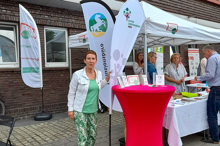 Ulrike Lange beim Rollatortraining am Buschmannshof