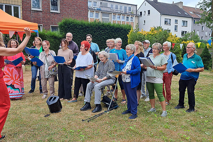 Ein Chor singt.
