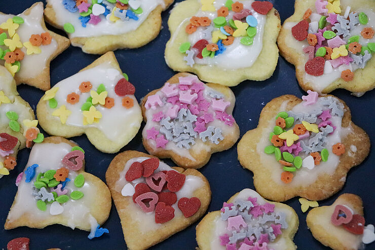 Caritas-Keksebacken "Weihnachten überwindet Grenzen"