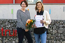 Nicole Amann-Lichtleutner und Simone Greiling vor Caritas Centrum