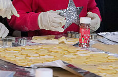 Caritas-Keksebacken "Weihnachten überwindet Grenzen"