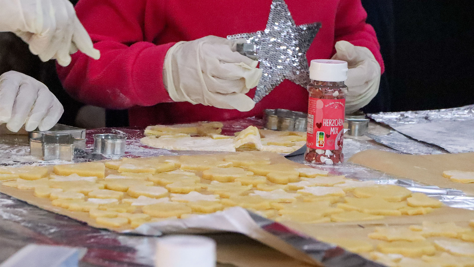 Caritas-Keksebacken "Weihnachten überwindet Grenzen"